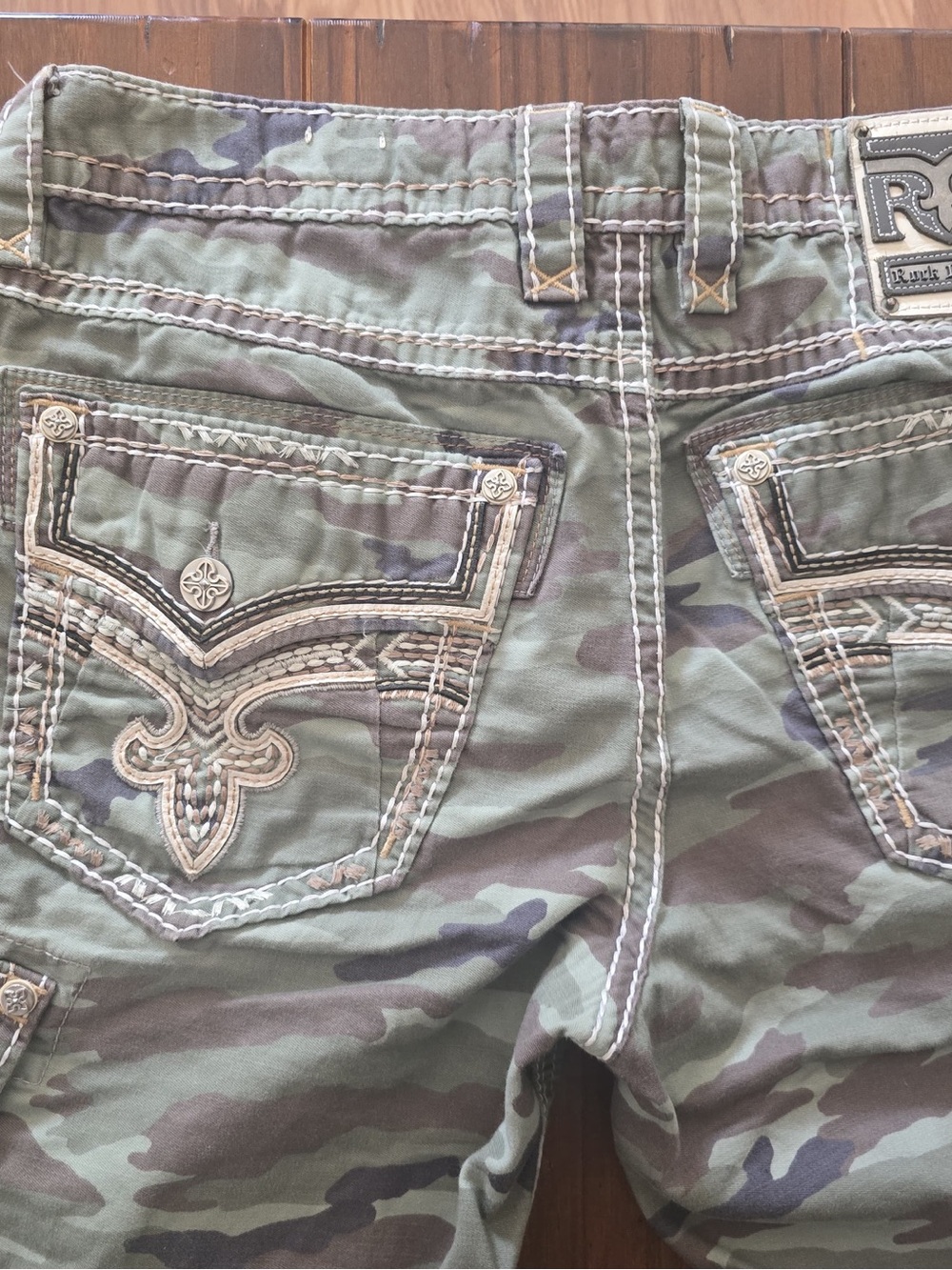 Like New! Men’s Rock Revival Shorts. Size 34. With 4 Shirts!!! Camo Shorts. - Picture 5 of 12